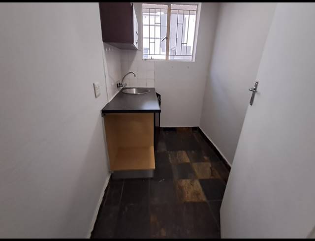 250M² OFFICE TO LET IN THREE RIVERS PROPER